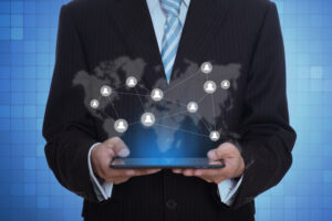 Como garantir escalabilidade e resiliência em projetos de rede corporativa?