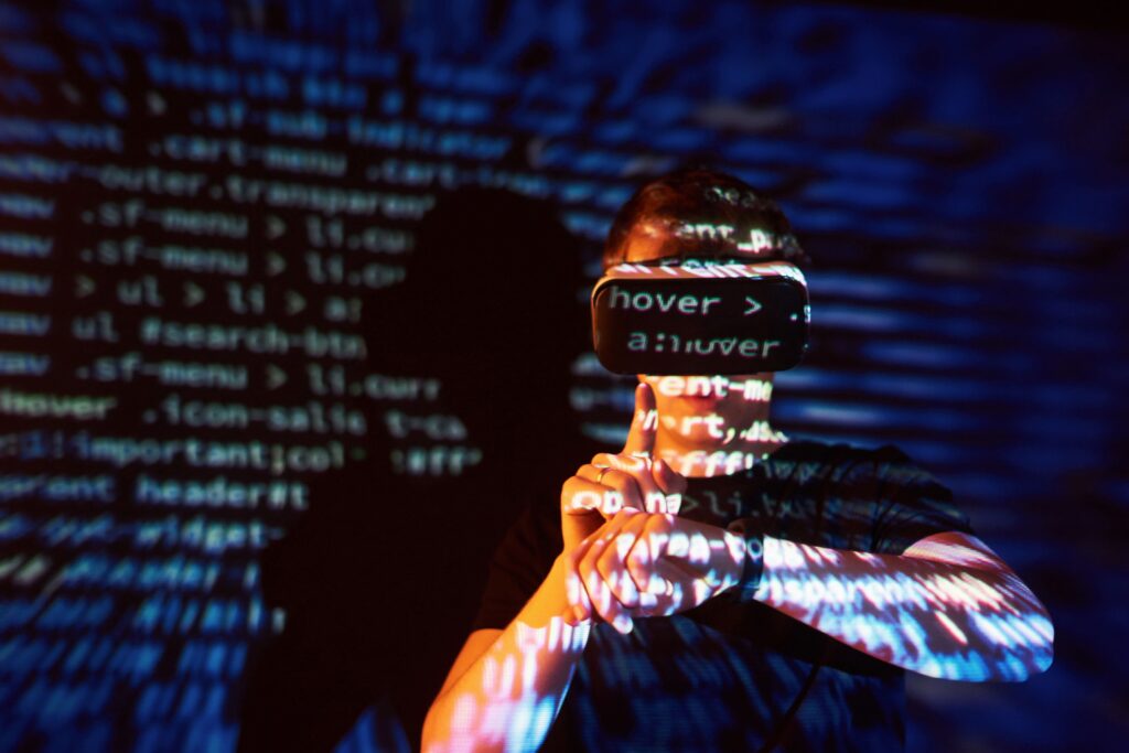 Low-code vs No-code: diferença, limites e quando usar cada modelo