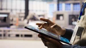 Wi-Fi 7 na indústria: como reduzir a latência e a interferência no chão de fábrica